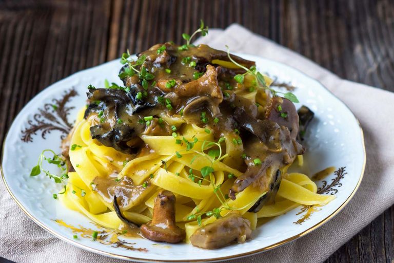 Tagliatelle Rustichella d&rsquo;Abruzzo ai Funghi Porcini