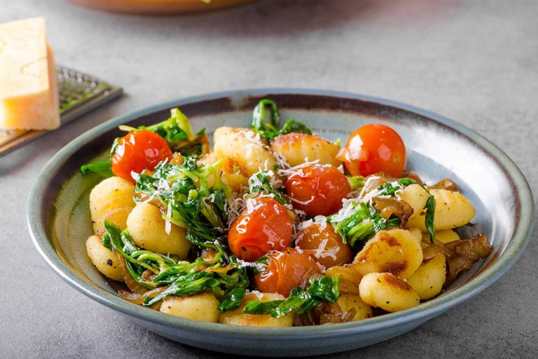 Gnocchi con Spinaci, Pomodorini Pachino e Pecorino