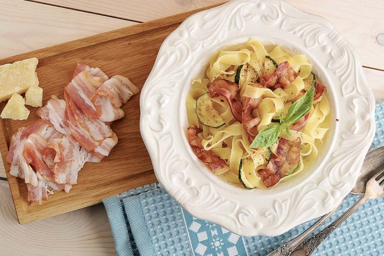 Tagliatelle con Pancetta, Zucchine e Pecorino