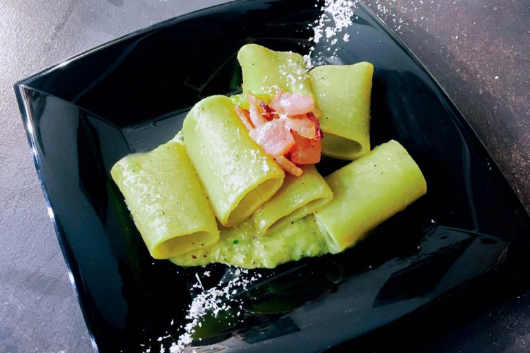 A tavola con gli chef: Paccherini al kiwi con guanciale croccante e vellutata di zucchine e kiwi