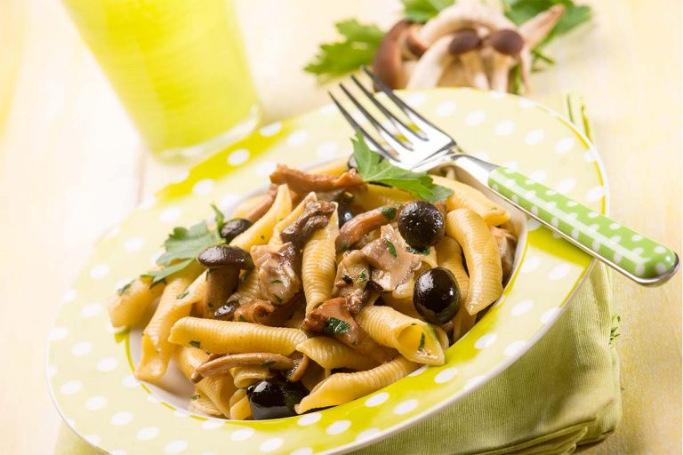 Garganelli all&rsquo;uovo con funghi pioppini