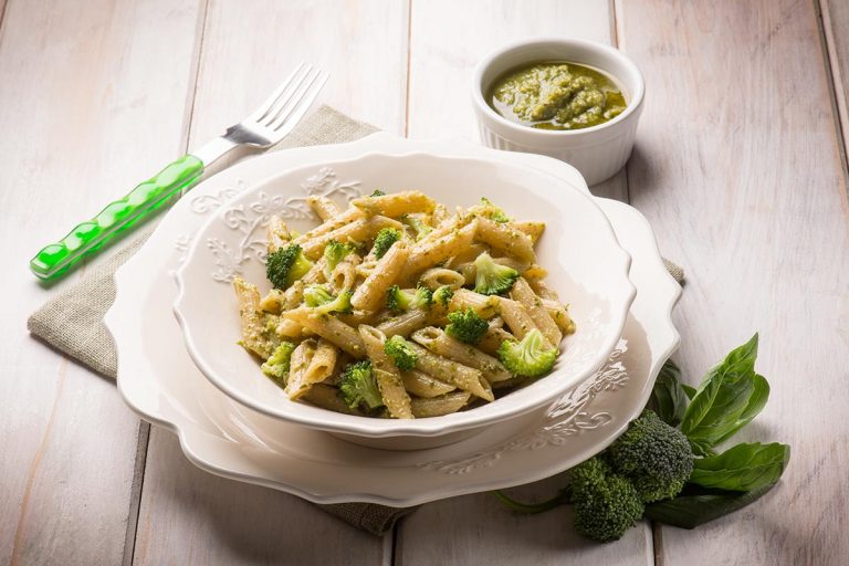 Pennette rigate pesto e broccoli
