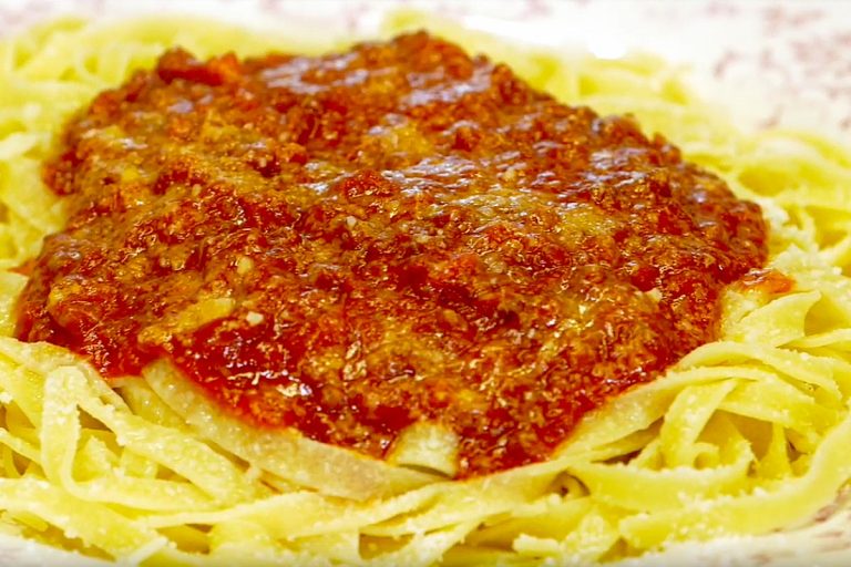 Nidi di Tagliatelle al rag&ugrave; di carne