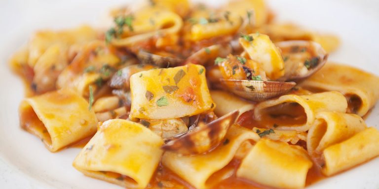 Calamarata con sugo di vongole